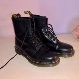 "1460 Smooth" High Top Dr. Marten Black Boots